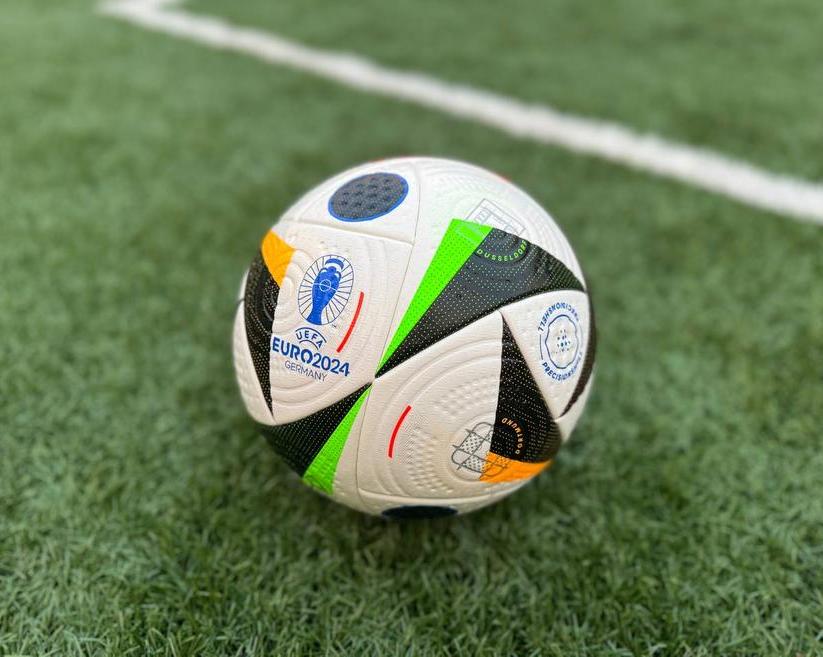Обзор официального мяча Adidas Euro24 Fussballliebe PRO.</p>
<p>Понравилась динамика полёта / Оффтопик / iXBT Live