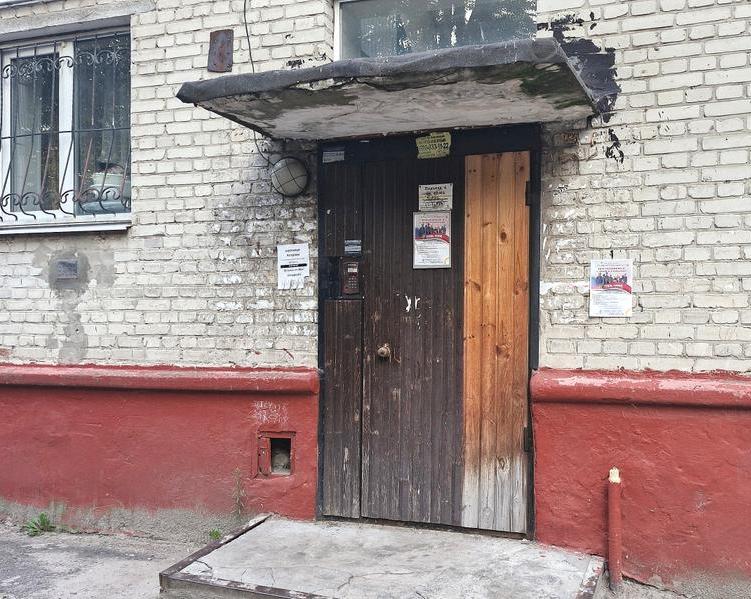Кто должен ремонтировать входную дверь в подъезд: управляющая компания или домофонная организация / Оффтопик / iXBT Live