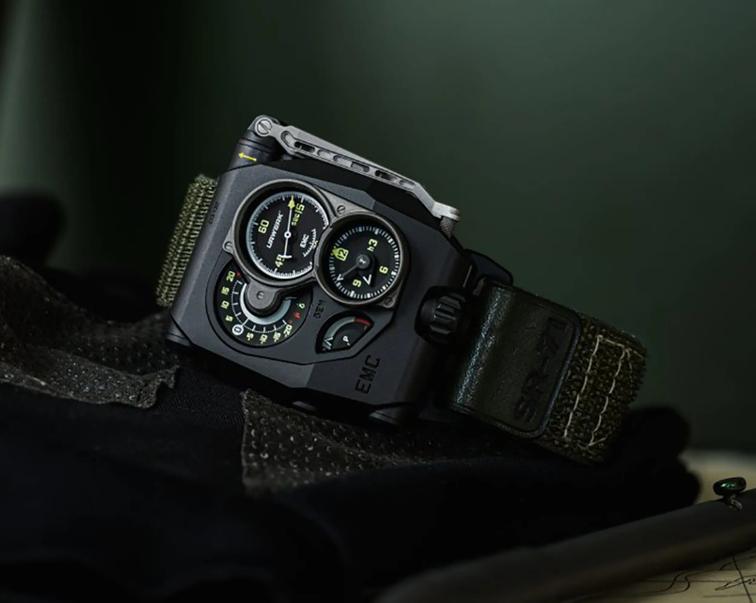 Датчик точности хода и титан корпуса самолёта-разведчика. Часы Urwerk EMC SR-71 перевыпущены в лимитированном тираже / Одежда и аксессуары / iXBT Live