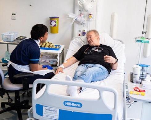 67-летний пациент в Великобритании получил первую в мире вакцину от рака легких / Оффтопик / iXBT Live